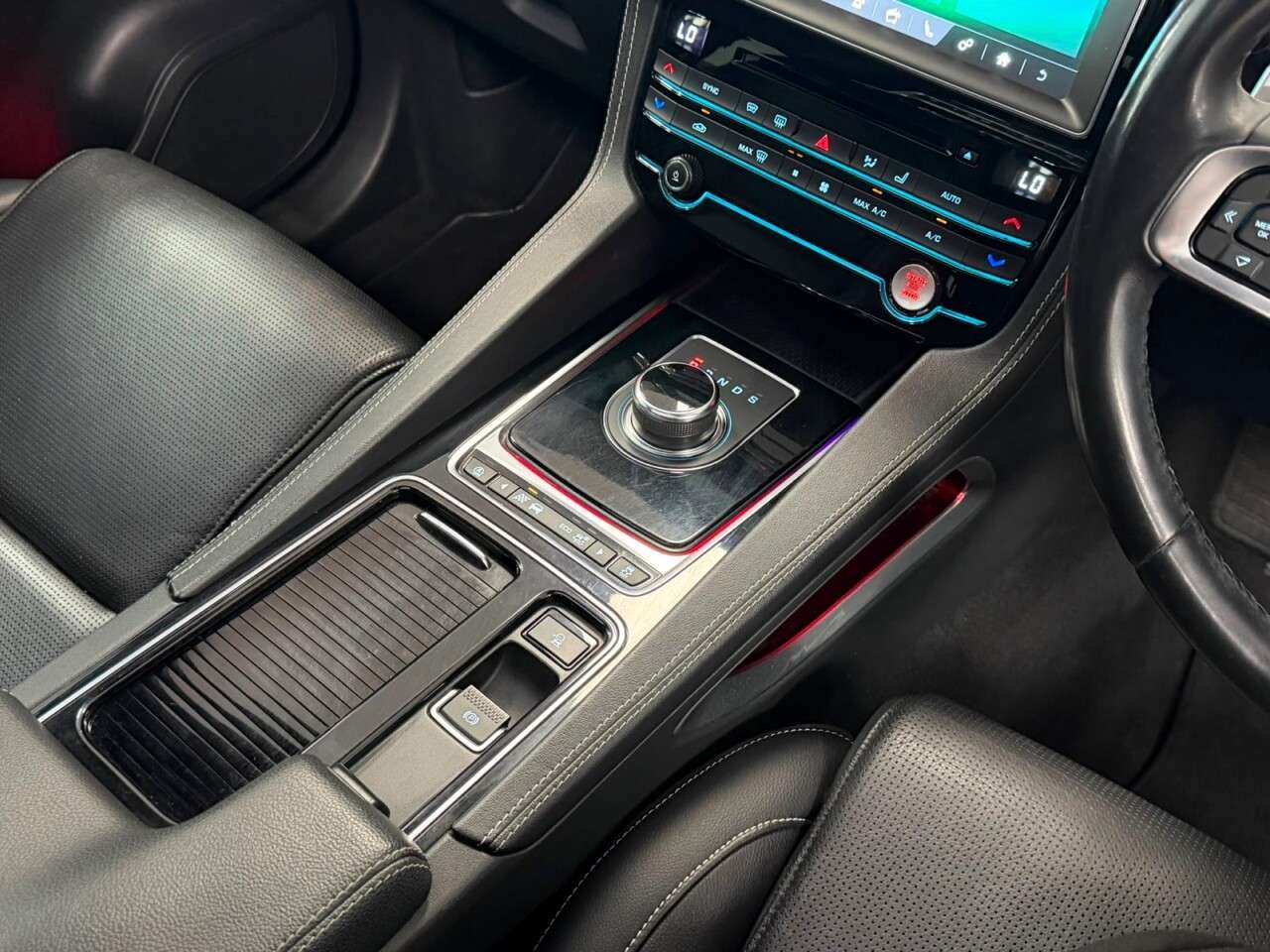 2018 JAGUAR F-PACE 2018 JAGUAR F-PACE