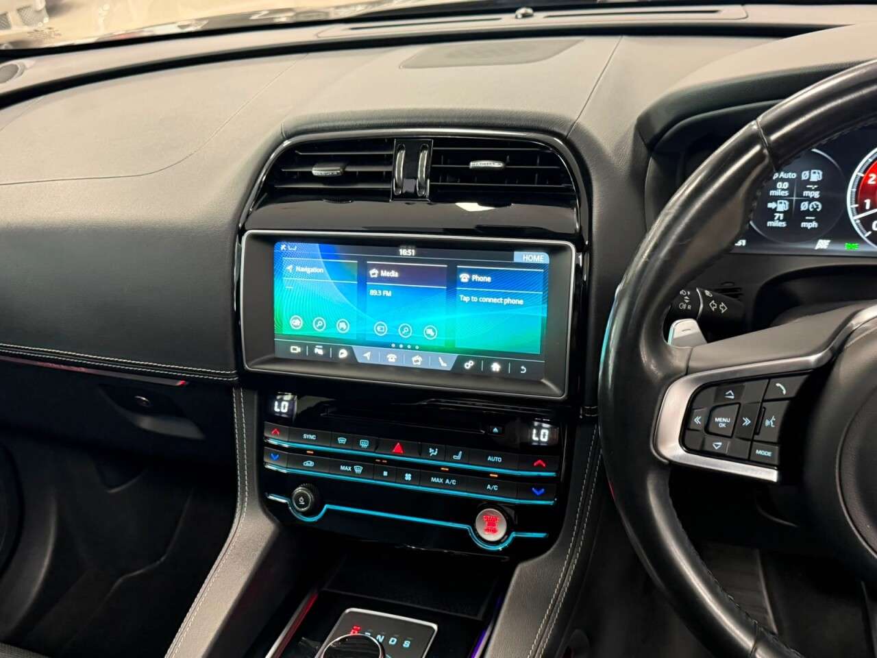 2018 JAGUAR F-PACE 2018 JAGUAR F-PACE