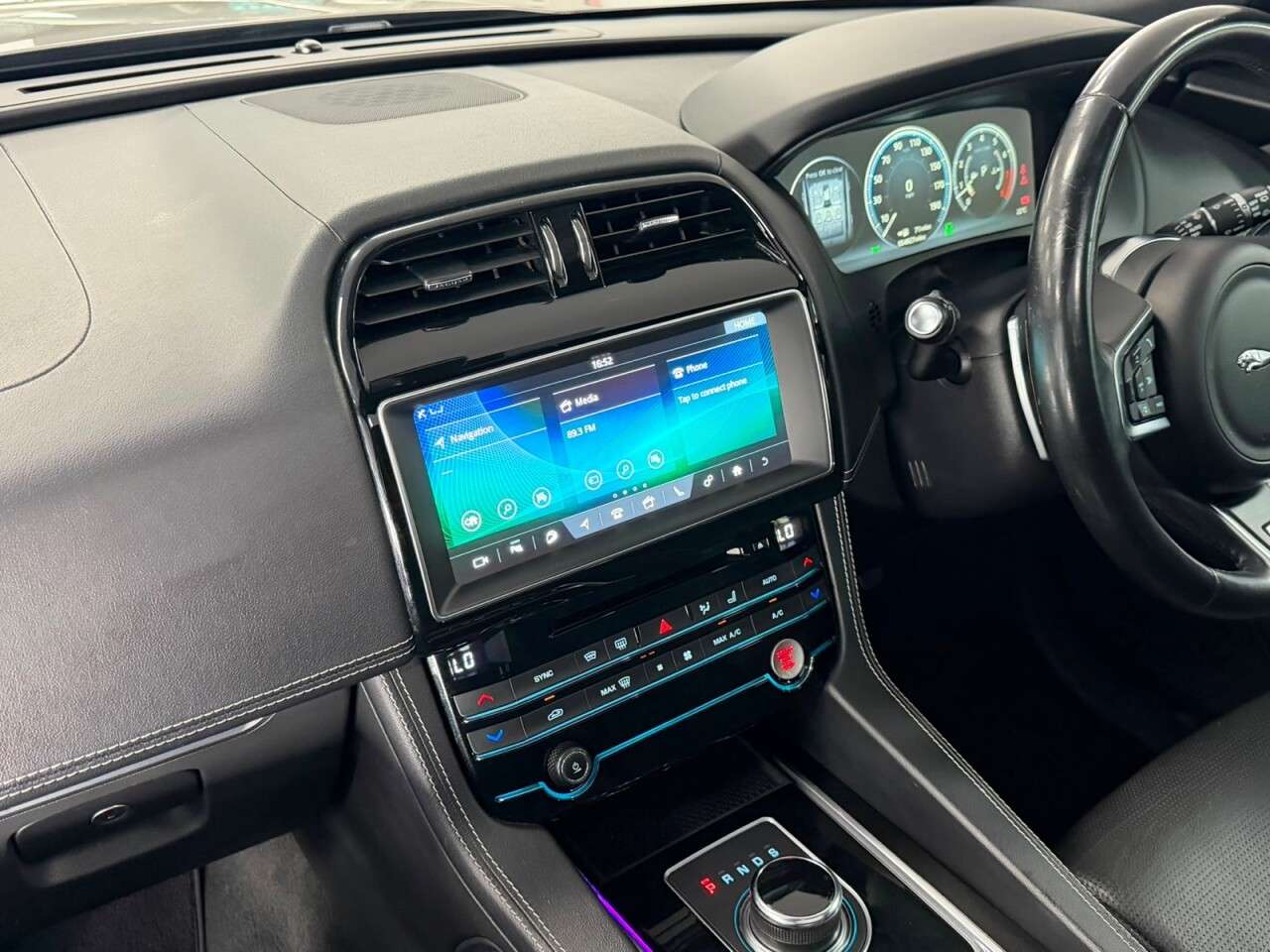 2018 JAGUAR F-PACE 2018 JAGUAR F-PACE