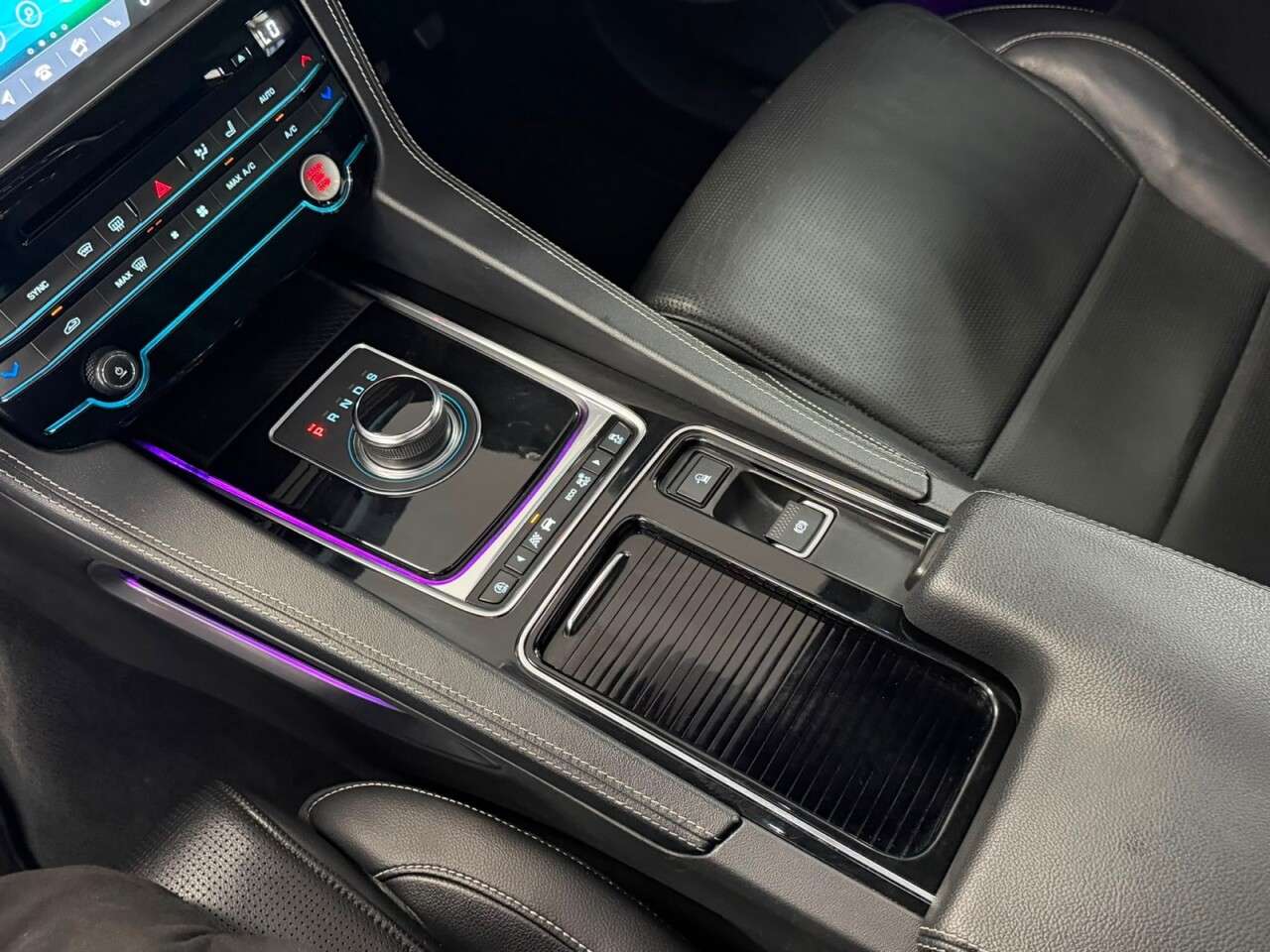 2018 JAGUAR F-PACE 2018 JAGUAR F-PACE
