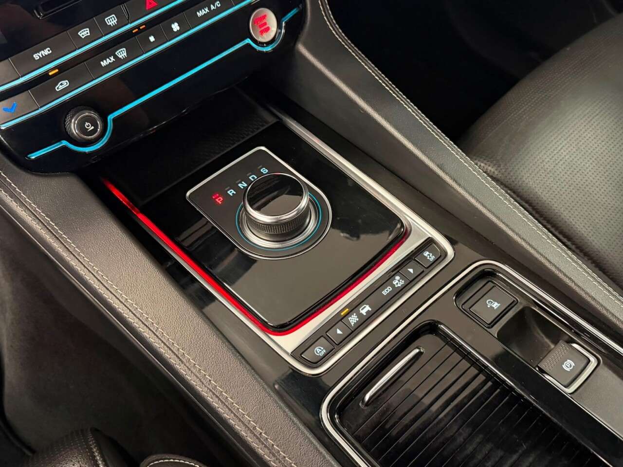 2018 JAGUAR F-PACE 2018 JAGUAR F-PACE