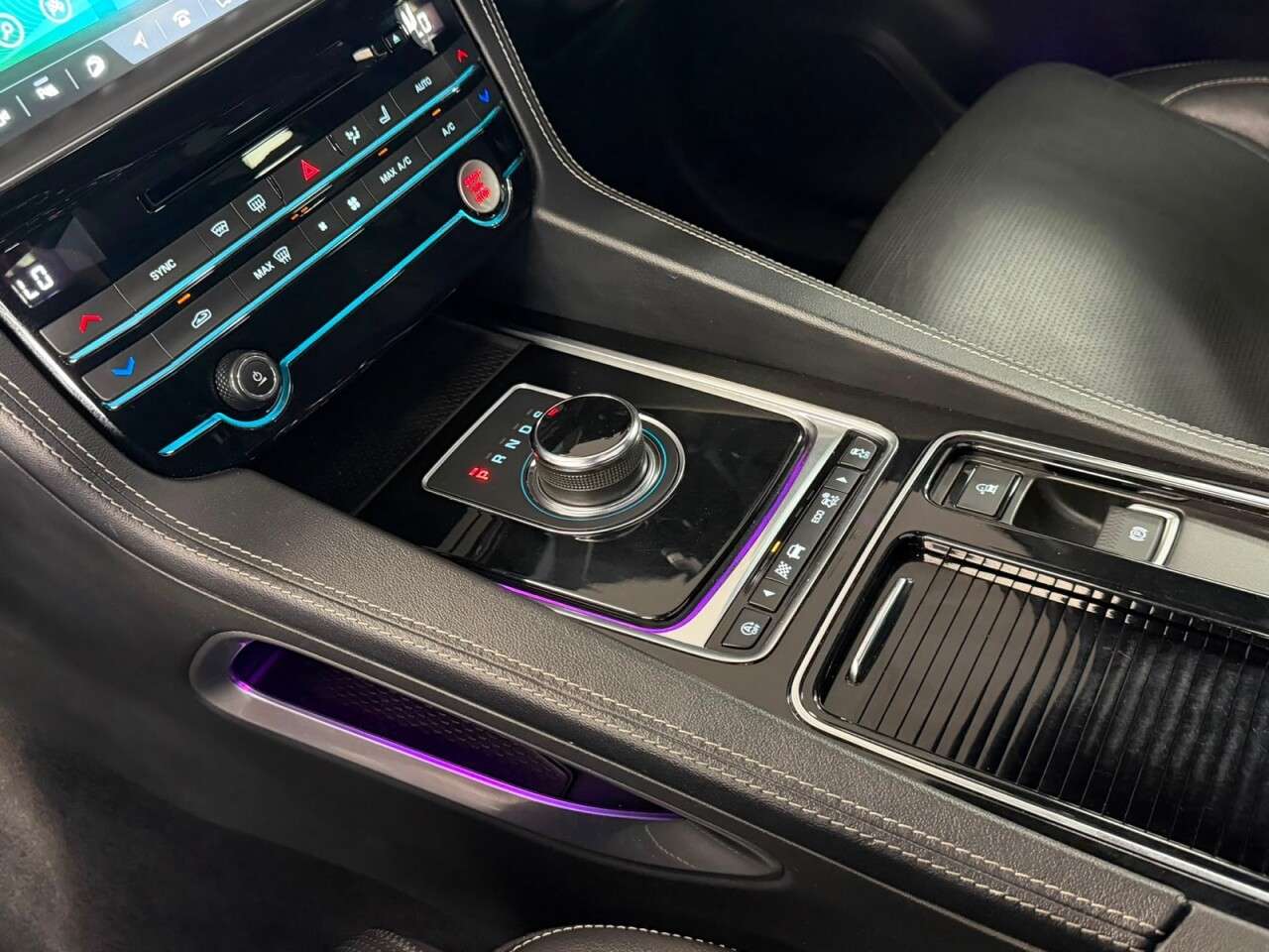 2018 JAGUAR F-PACE 2018 JAGUAR F-PACE