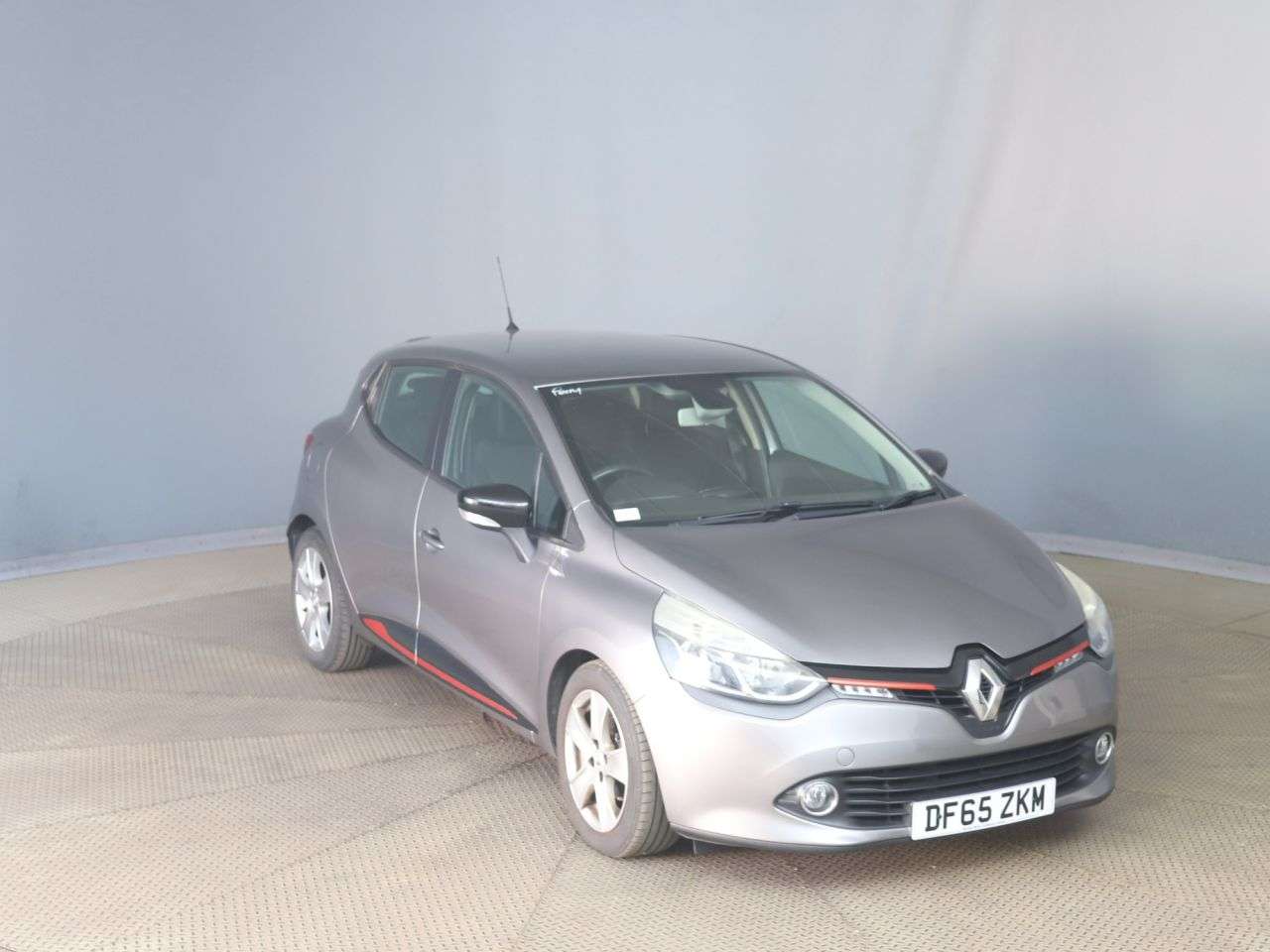 A 2015 RENAULT CLIO 0.9 TCe Dynamique Nav Hatchback 5dr Petrol Manual Euro 6 (s/s) (90 ps) A 2015 RENAULT CLIO 0.9 TCe Dynamique Nav Hatchback 5dr Petrol Manual Euro 6 (s/s) (90 ps)