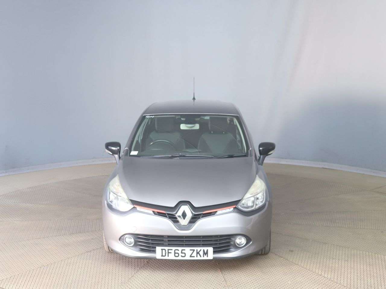 A 2015 RENAULT CLIO 0.9 TCe Dynamique Nav Hatchback 5dr Petrol Manual Euro 6 (s/s) (90 ps) A 2015 RENAULT CLIO 0.9 TCe Dynamique Nav Hatchback 5dr Petrol Manual Euro 6 (s/s) (90 ps)