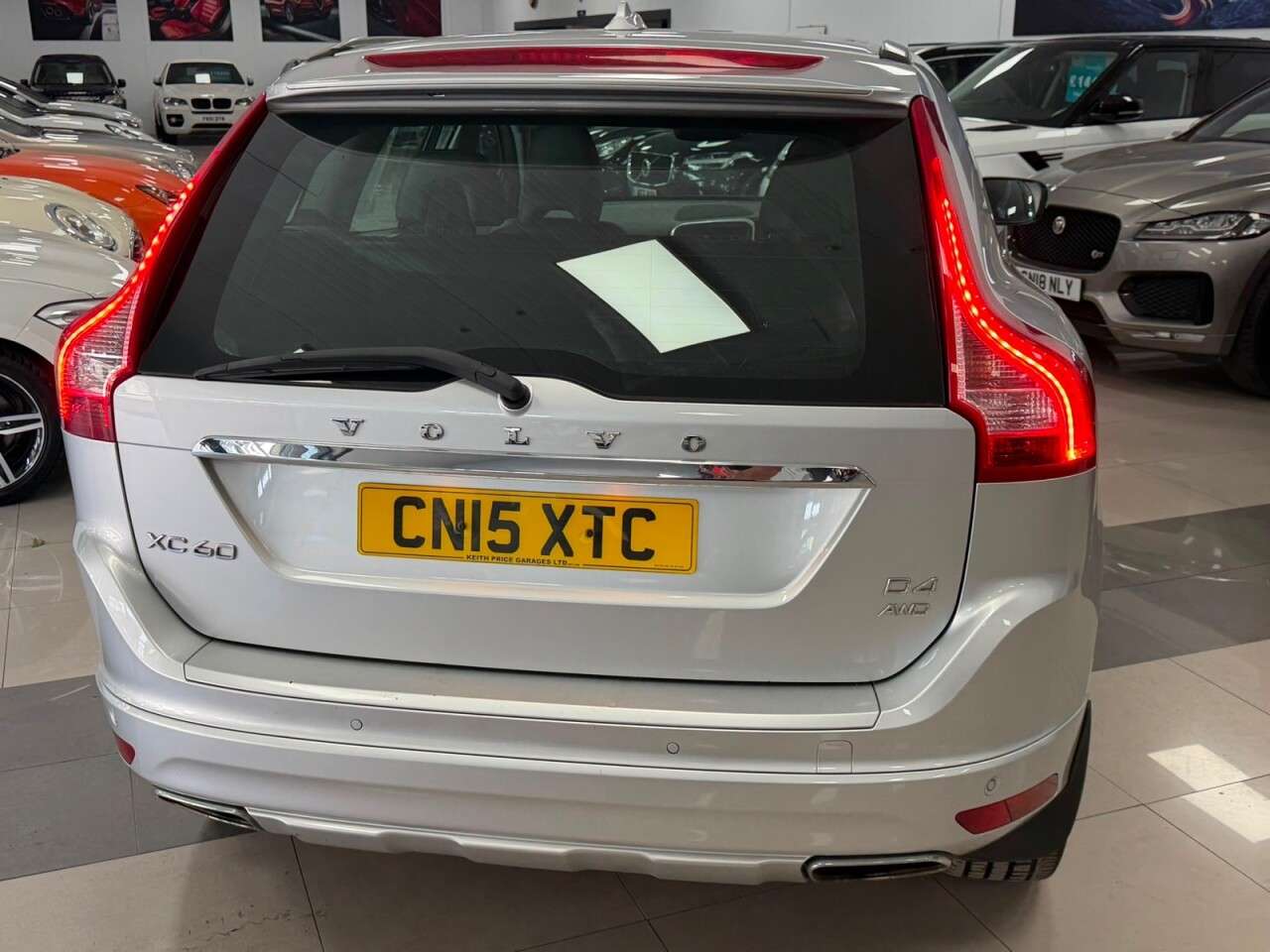 A 2015 VOLVO XC60 2.4 D4 SE Lux SUV 5dr Diesel Manual AWD Euro 5 (s/s) (181 ps) 11 VOLVO SERV A 2015 VOLVO XC60 2.4 D4 SE Lux SUV 5dr Diesel Manual AWD Euro 5 (s/s) (181 ps) 11 VOLVO SERV
