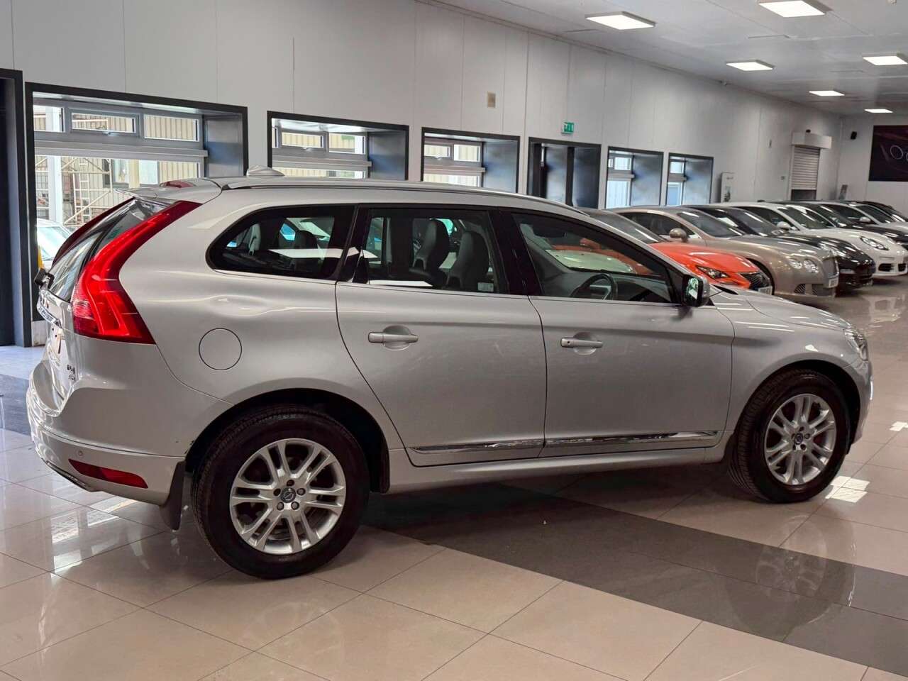 A 2015 VOLVO XC60 2.4 D4 SE Lux SUV 5dr Diesel Manual AWD Euro 5 (s/s) (181 ps) 11 VOLVO SERV A 2015 VOLVO XC60 2.4 D4 SE Lux SUV 5dr Diesel Manual AWD Euro 5 (s/s) (181 ps) 11 VOLVO SERV