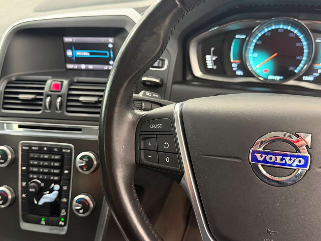 2015 VOLVO XC60 2015 VOLVO XC60
