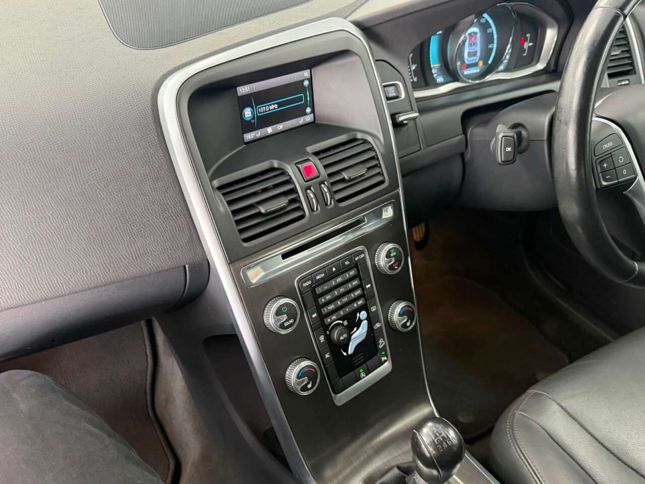 2015 VOLVO XC60 2015 VOLVO XC60