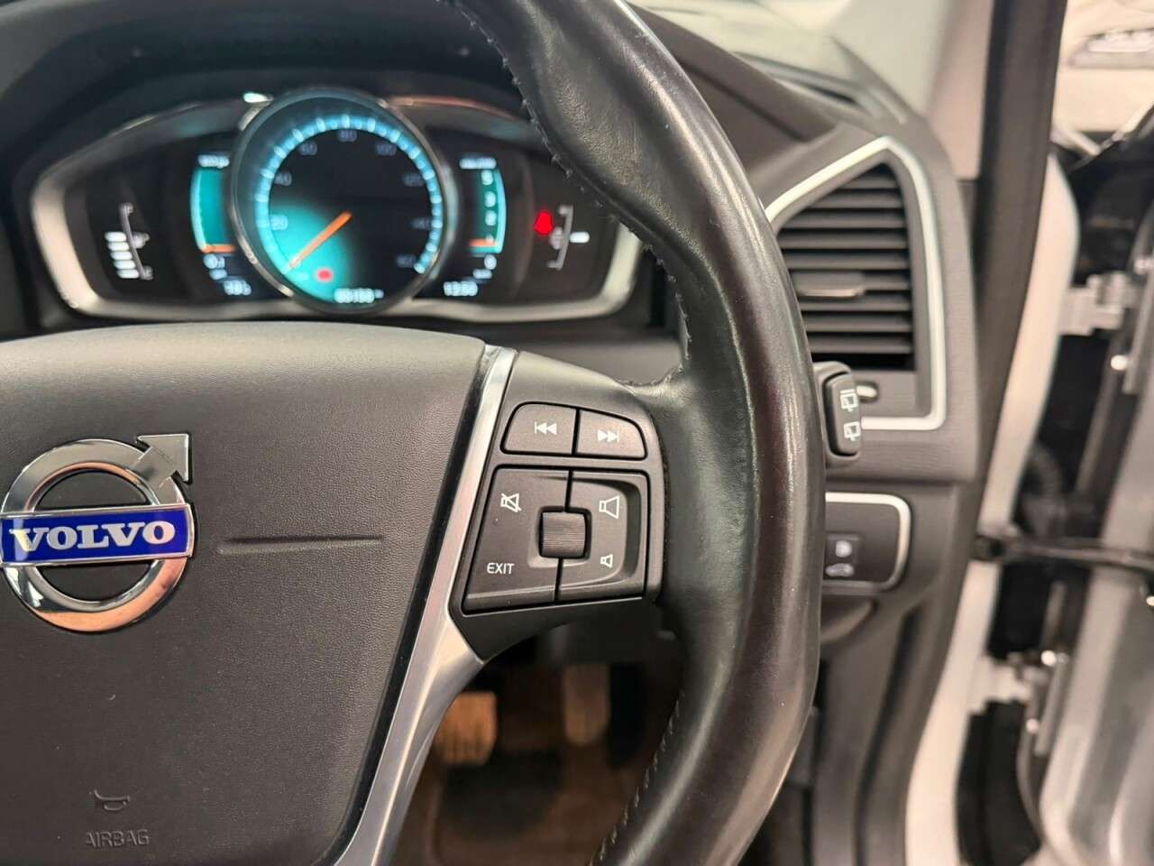 2015 VOLVO XC60 2015 VOLVO XC60