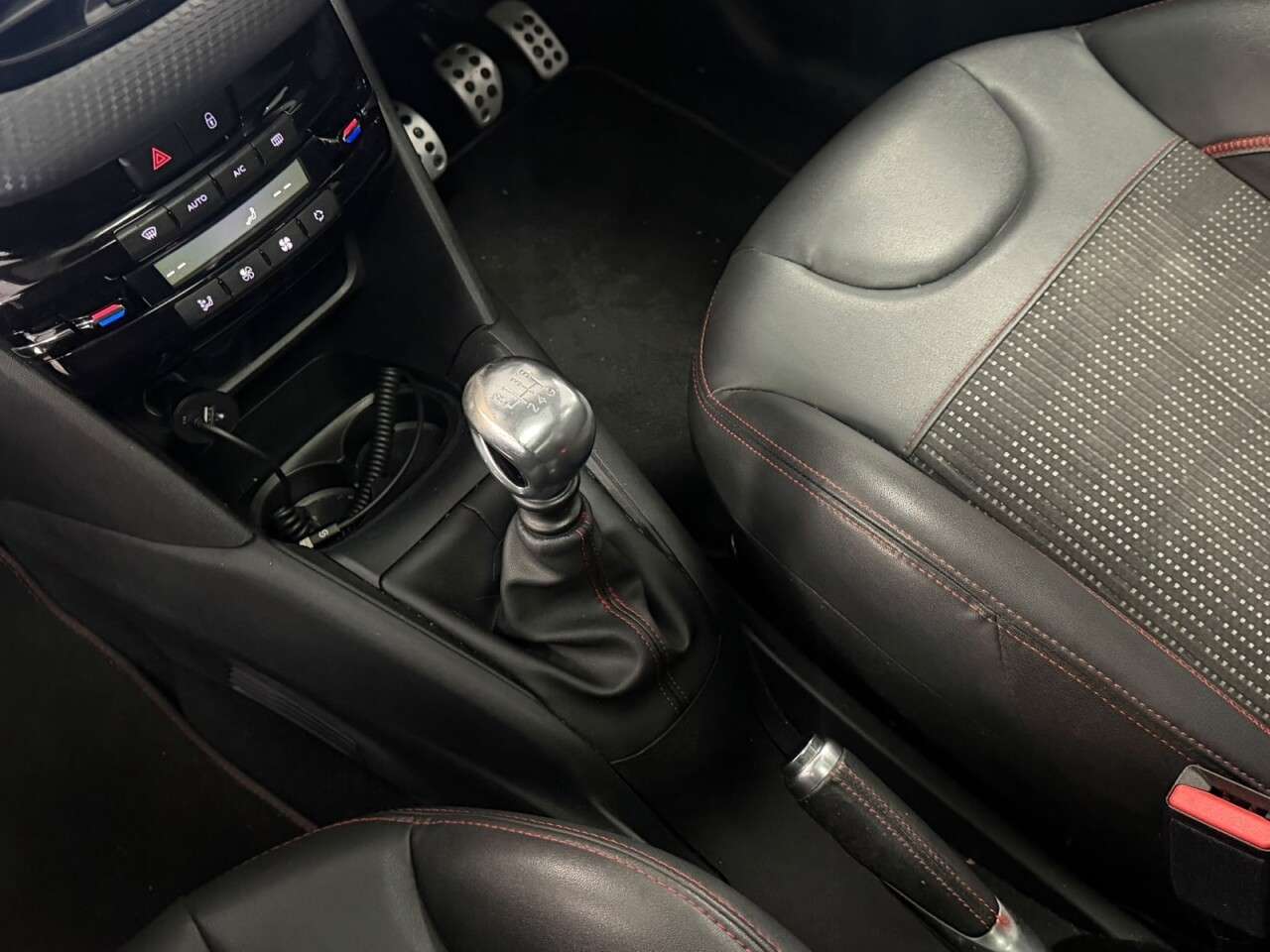 2018 PEUGEOT 208 2018 PEUGEOT 208