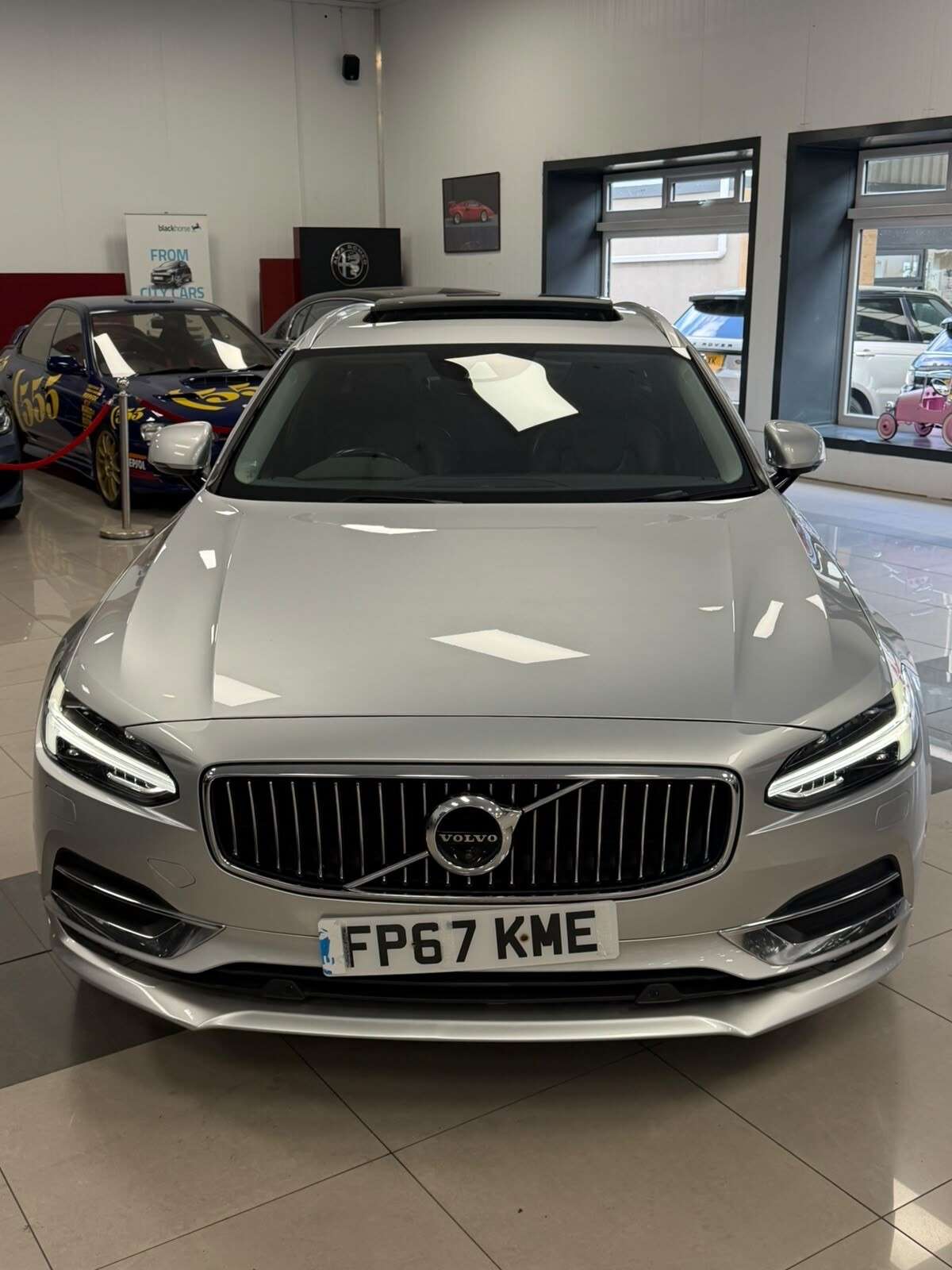 2017 VOLVO V90 2017 VOLVO V90