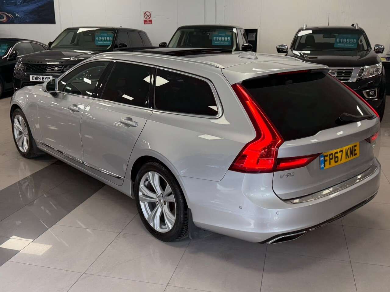 2017 VOLVO V90 2017 VOLVO V90
