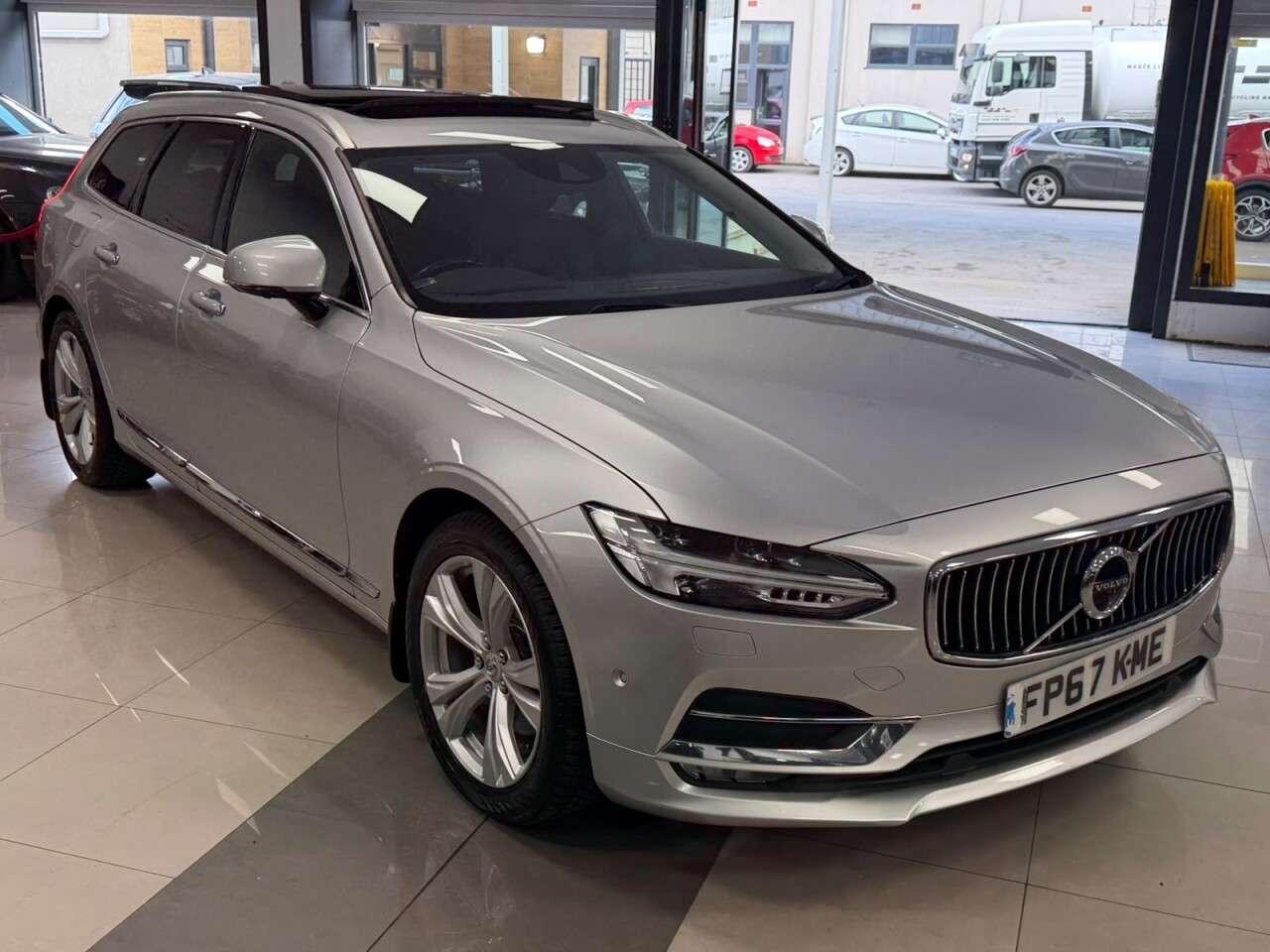 2017 VOLVO V90 2017 VOLVO V90
