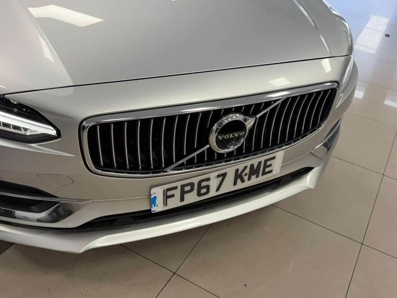 2017 VOLVO V90 2017 VOLVO V90