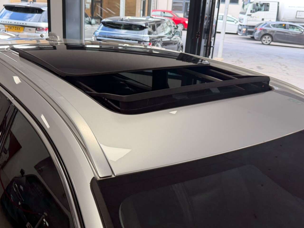 2017 VOLVO V90 2017 VOLVO V90