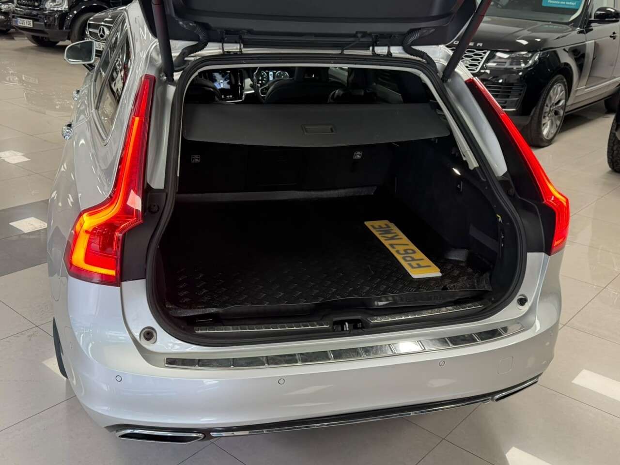 2017 VOLVO V90 2017 VOLVO V90