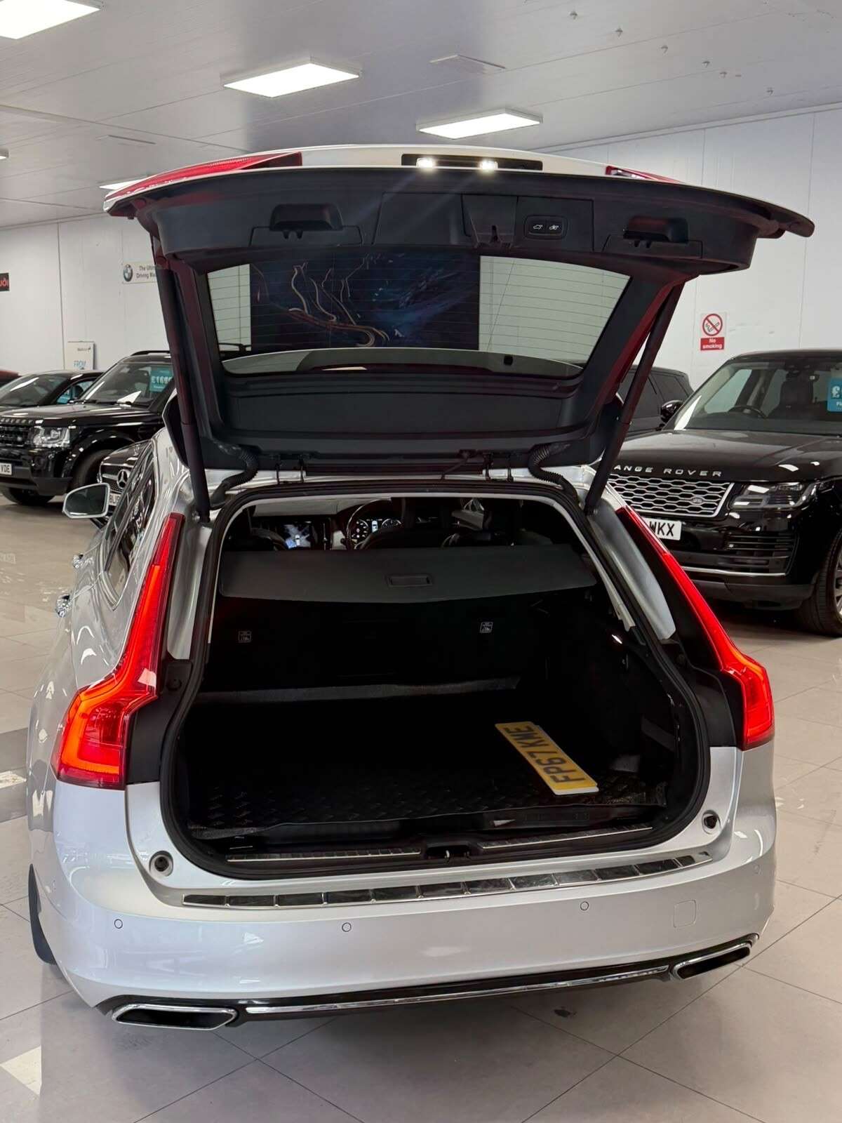 2017 VOLVO V90 2017 VOLVO V90
