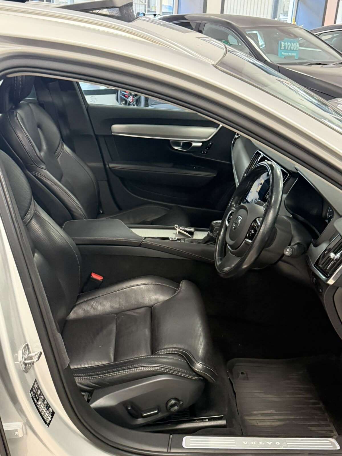 2017 VOLVO V90 2017 VOLVO V90