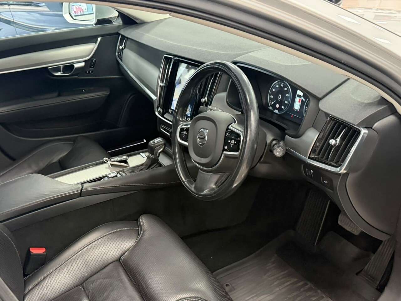 2017 VOLVO V90 2017 VOLVO V90