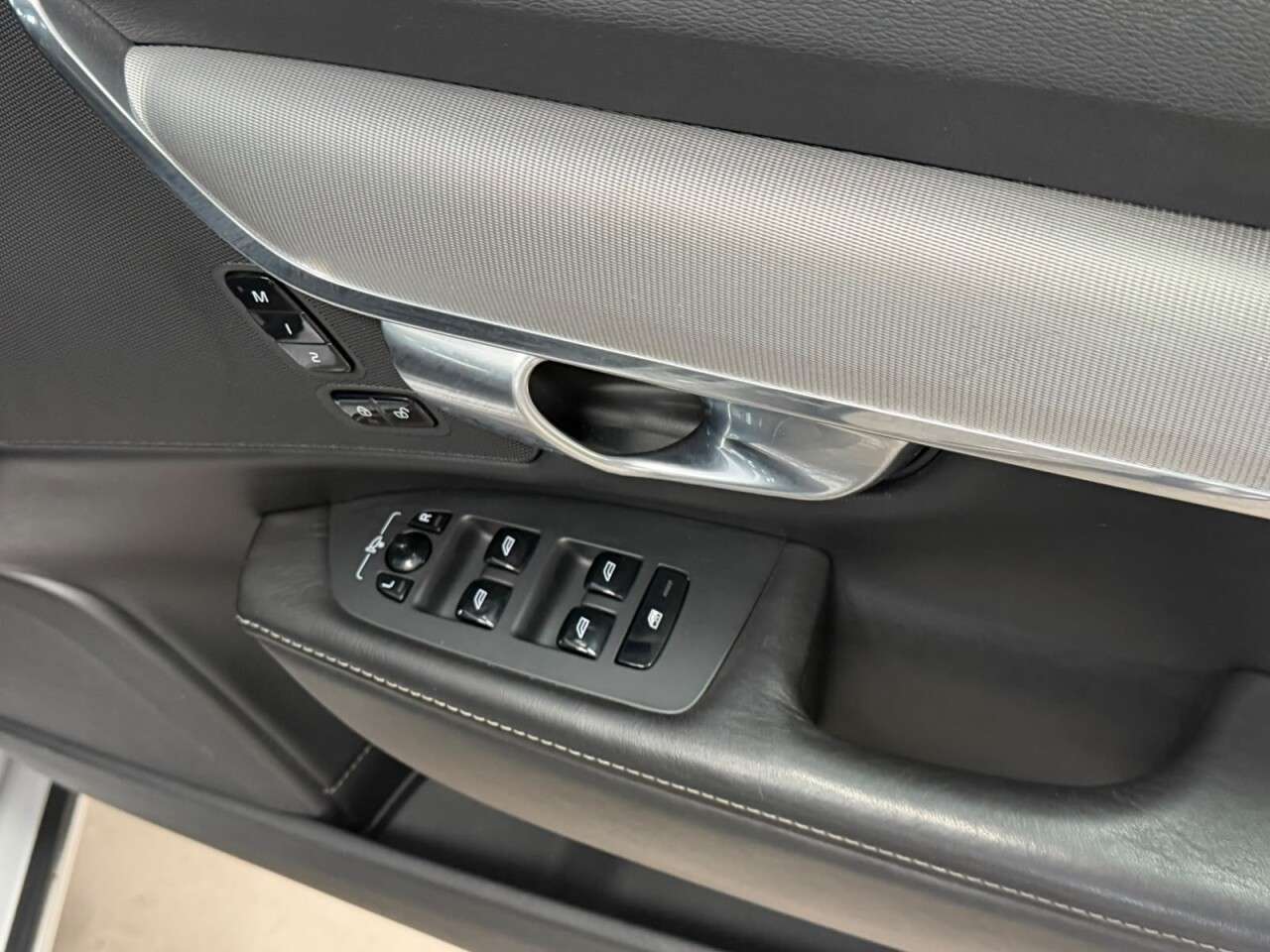 2017 VOLVO V90 2017 VOLVO V90