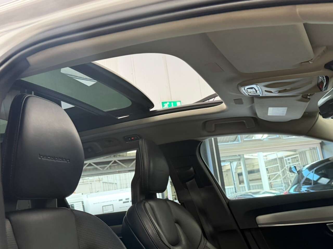 2017 VOLVO V90 2017 VOLVO V90