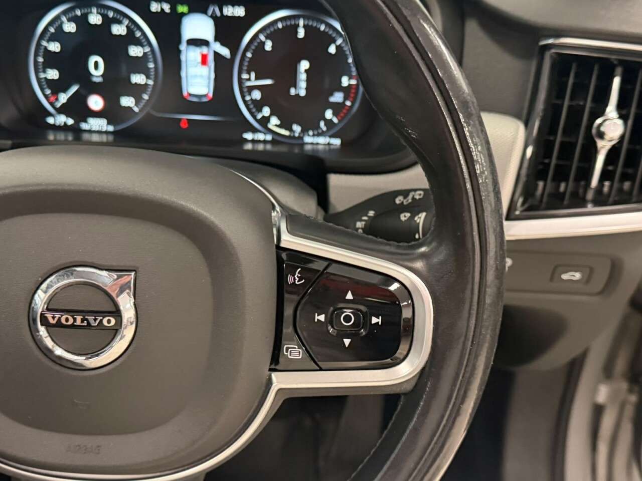 2017 VOLVO V90 2017 VOLVO V90