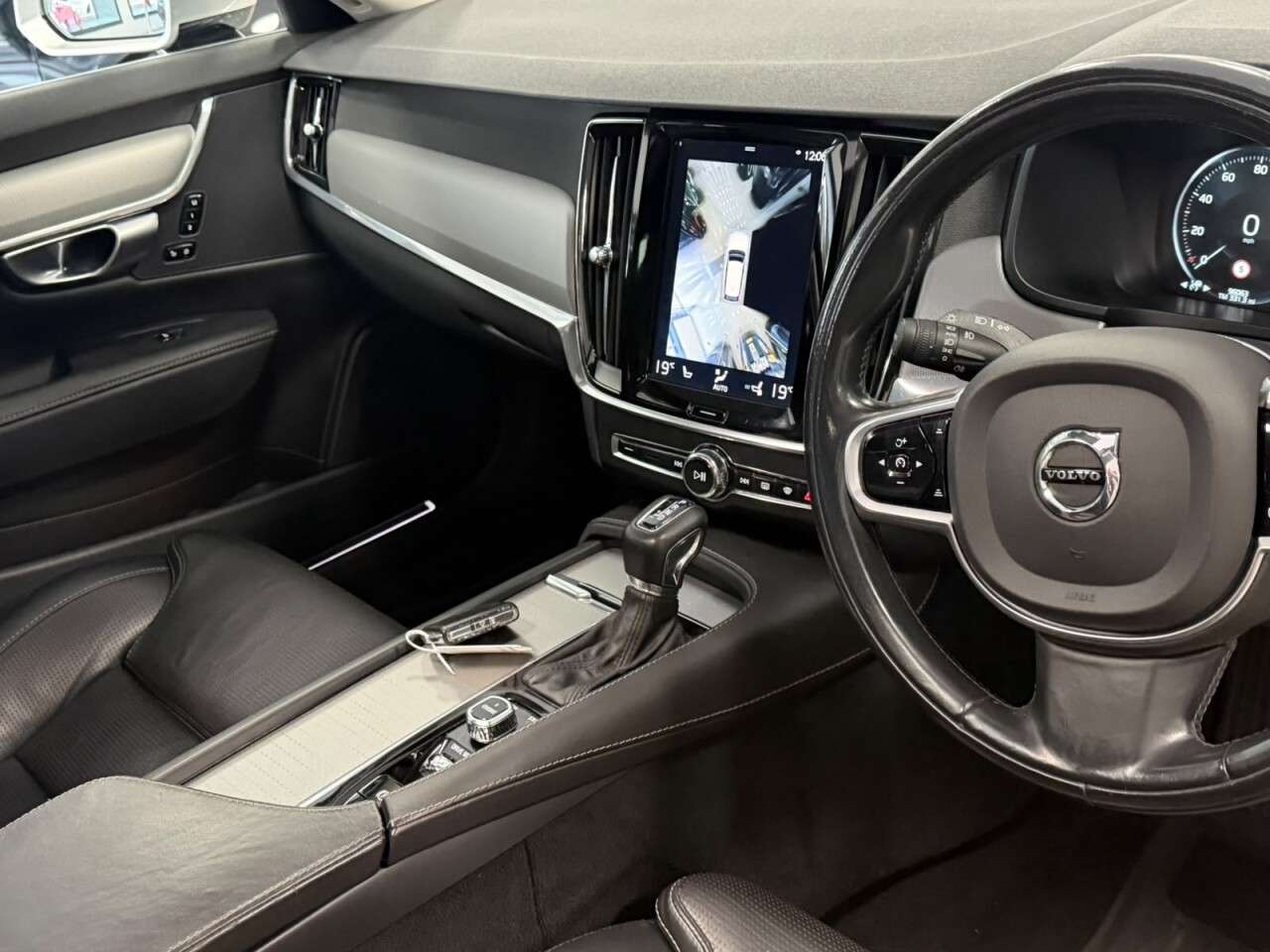 2017 VOLVO V90 2017 VOLVO V90