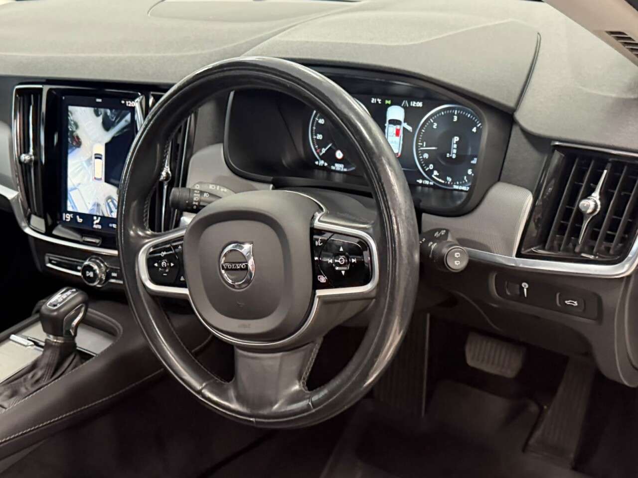 2017 VOLVO V90 2017 VOLVO V90