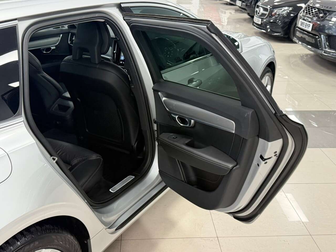 2017 VOLVO V90 2017 VOLVO V90