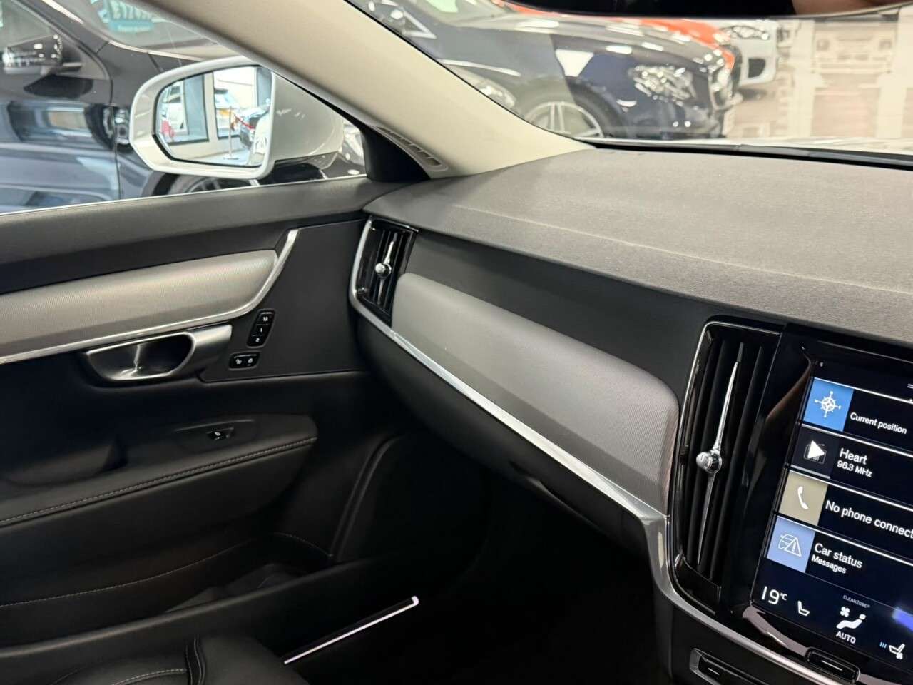 2017 VOLVO V90 2017 VOLVO V90