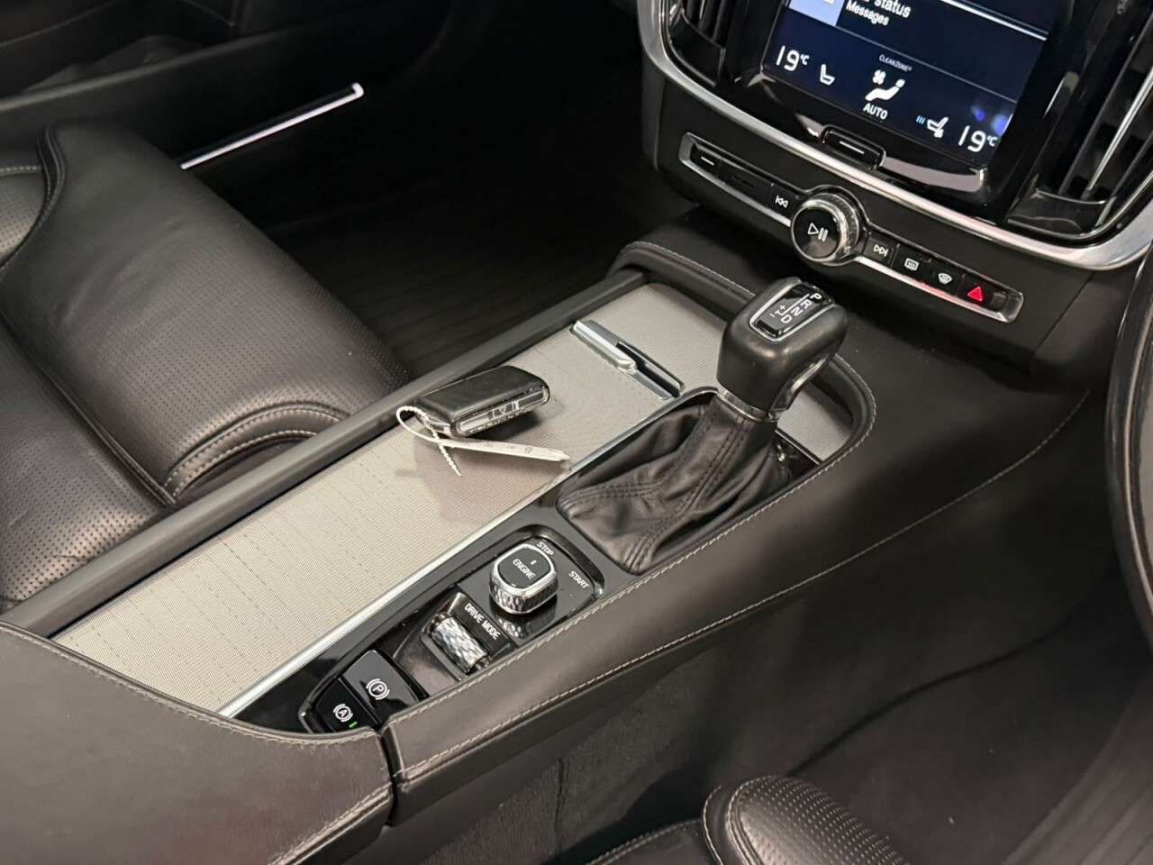 2017 VOLVO V90 2017 VOLVO V90