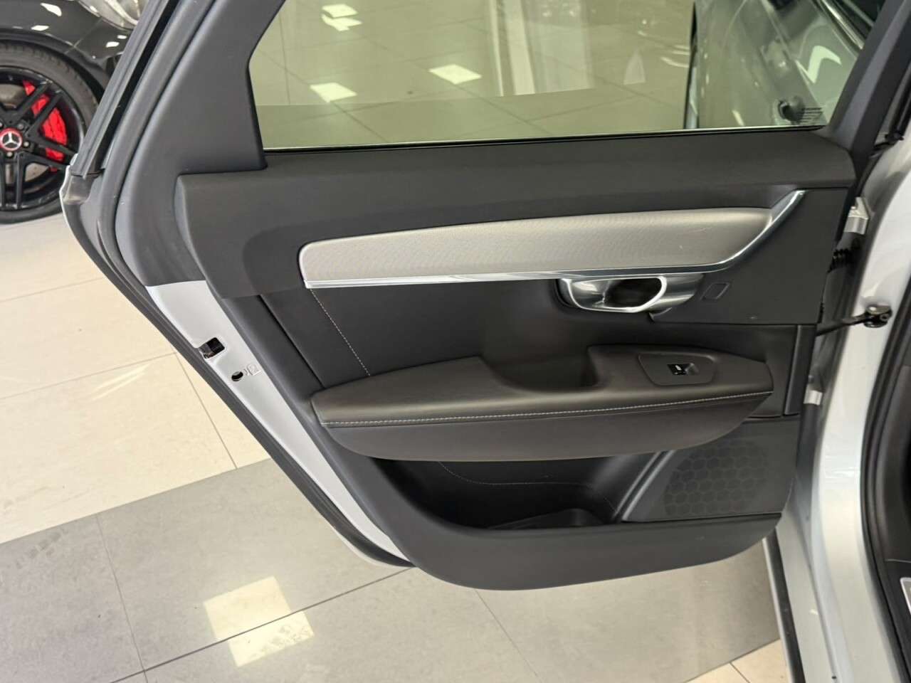 2017 VOLVO V90 2017 VOLVO V90