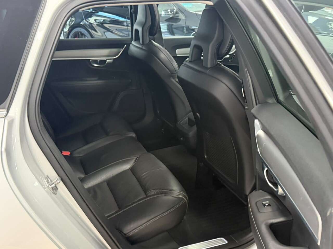 2017 VOLVO V90 2017 VOLVO V90