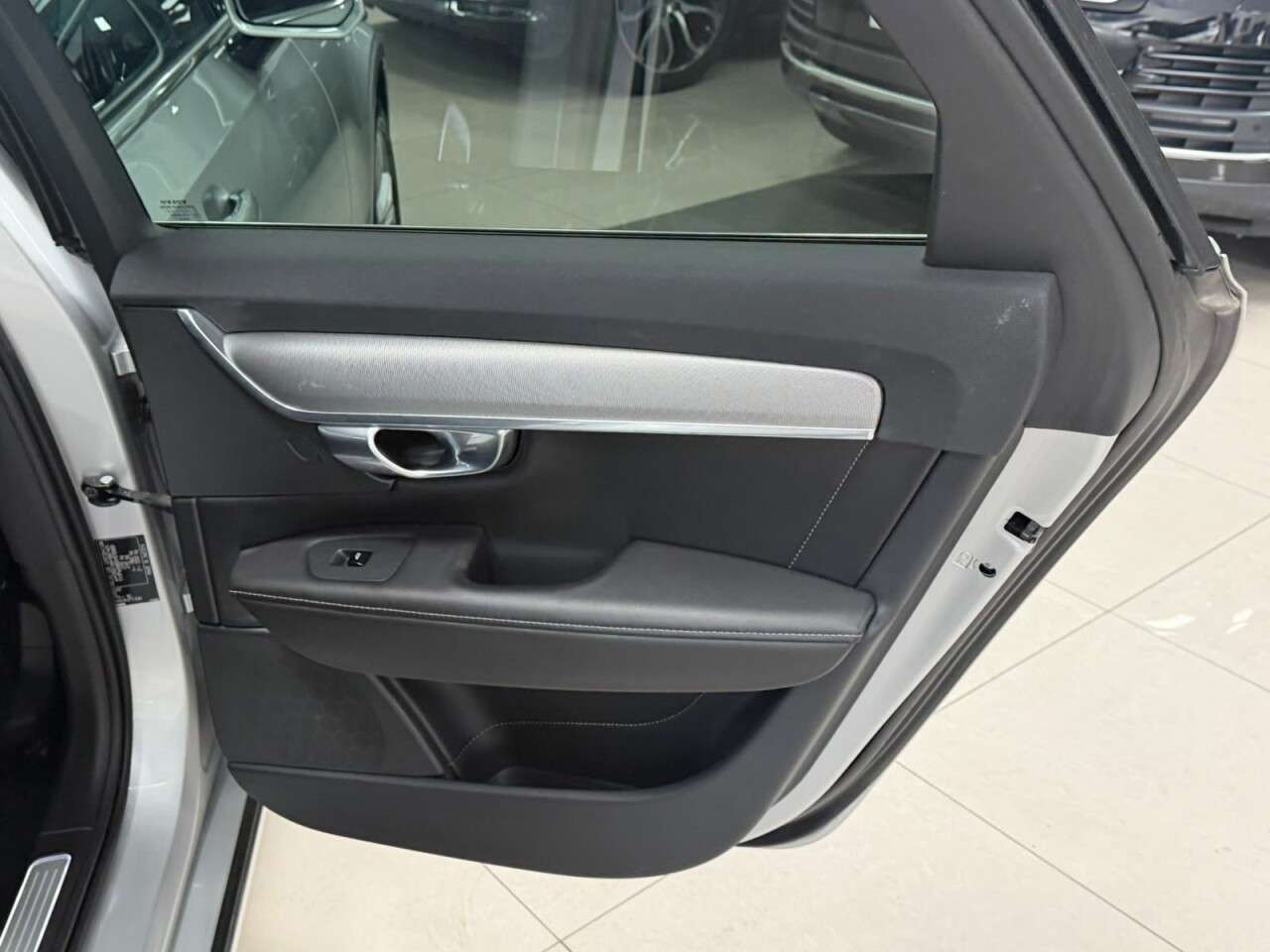 2017 VOLVO V90 2017 VOLVO V90