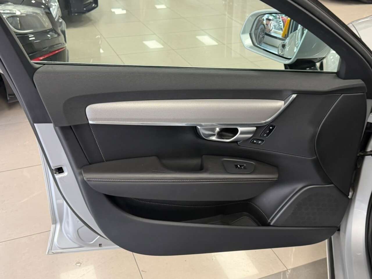 2017 VOLVO V90 2017 VOLVO V90