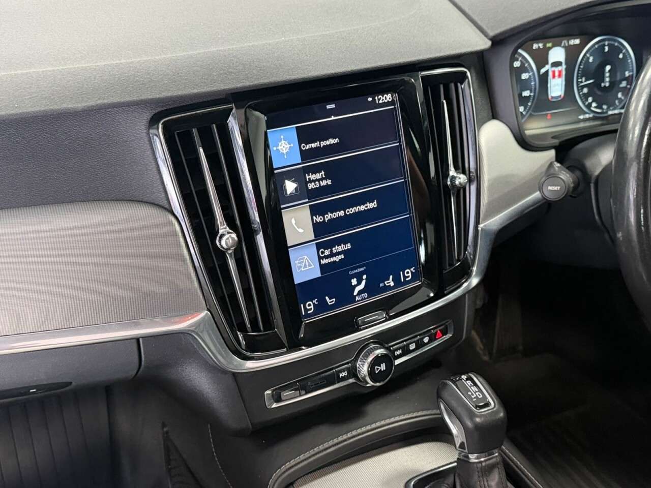 2017 VOLVO V90 2017 VOLVO V90