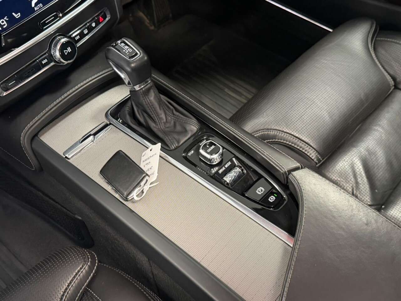 2017 VOLVO V90 2017 VOLVO V90