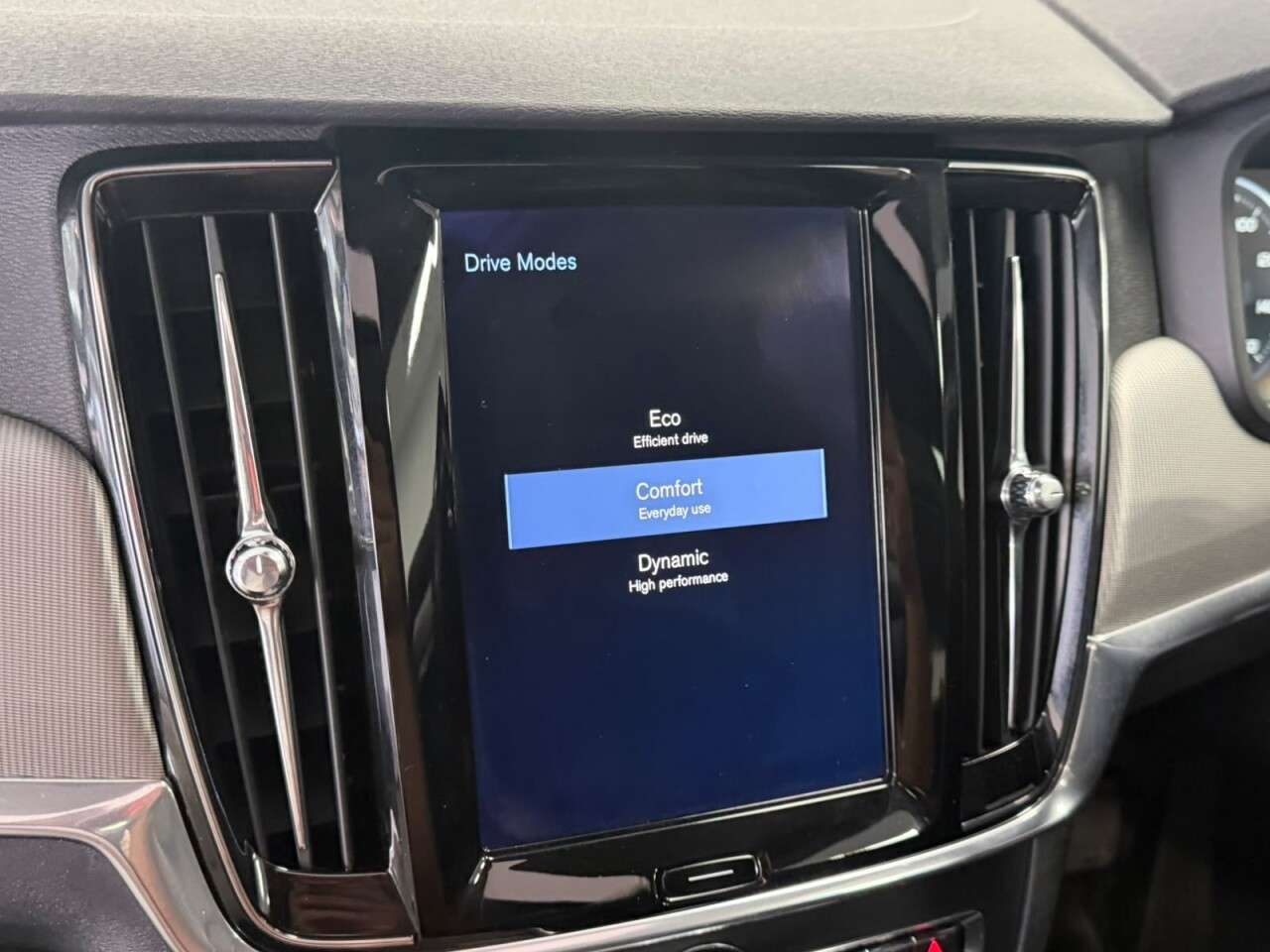 2017 VOLVO V90 2017 VOLVO V90