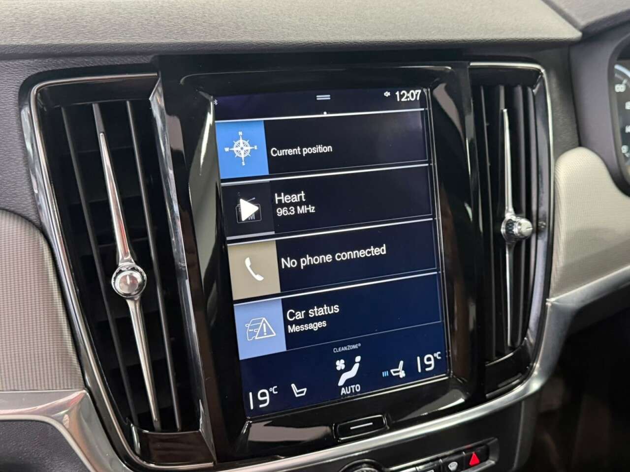 2017 VOLVO V90 2017 VOLVO V90