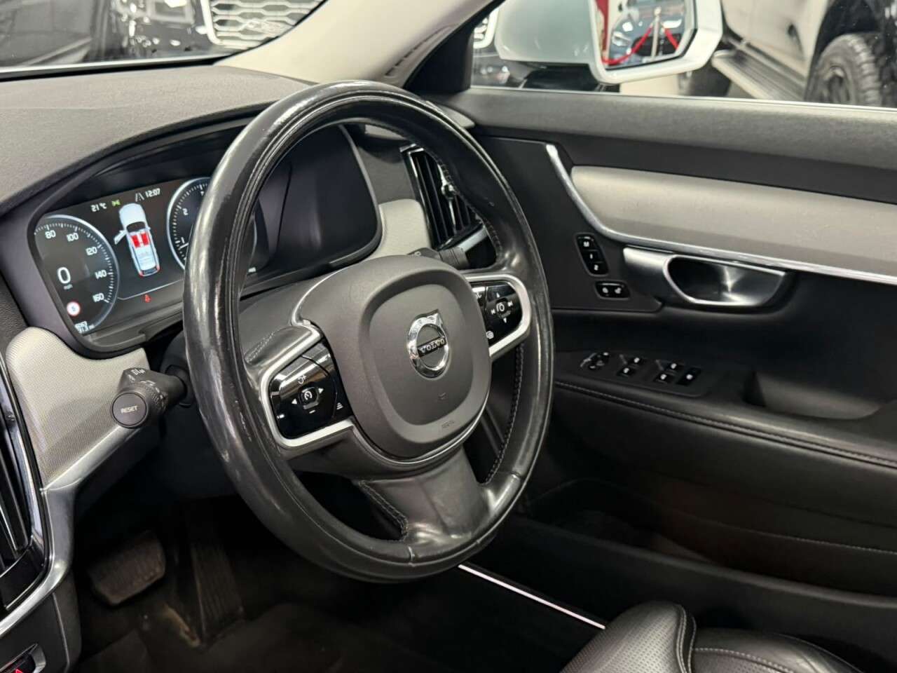 2017 VOLVO V90 2017 VOLVO V90