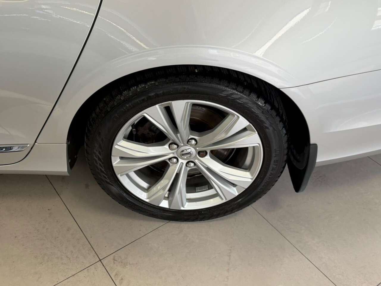 2017 VOLVO V90 2017 VOLVO V90