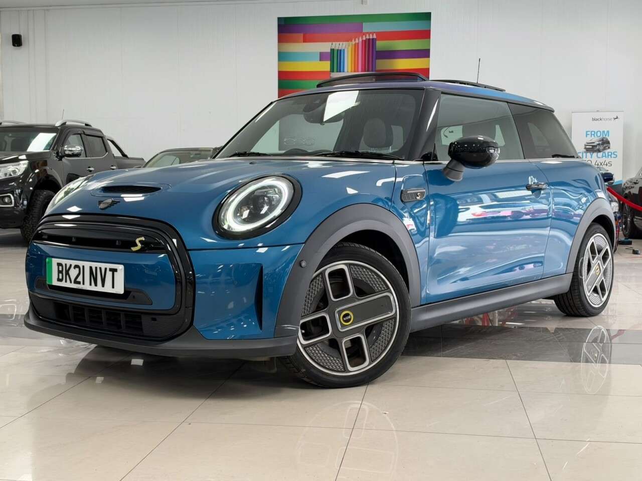 A 2021 MINI ELECTRIC HATCH Cooper SE 32.6kWh Collection Edition Hatchback 3dr Electric Auto (184 ps) A 2021 MINI ELECTRIC HATCH Cooper SE 32.6kWh Collection Edition Hatchback 3dr Electric Auto (184 ps)