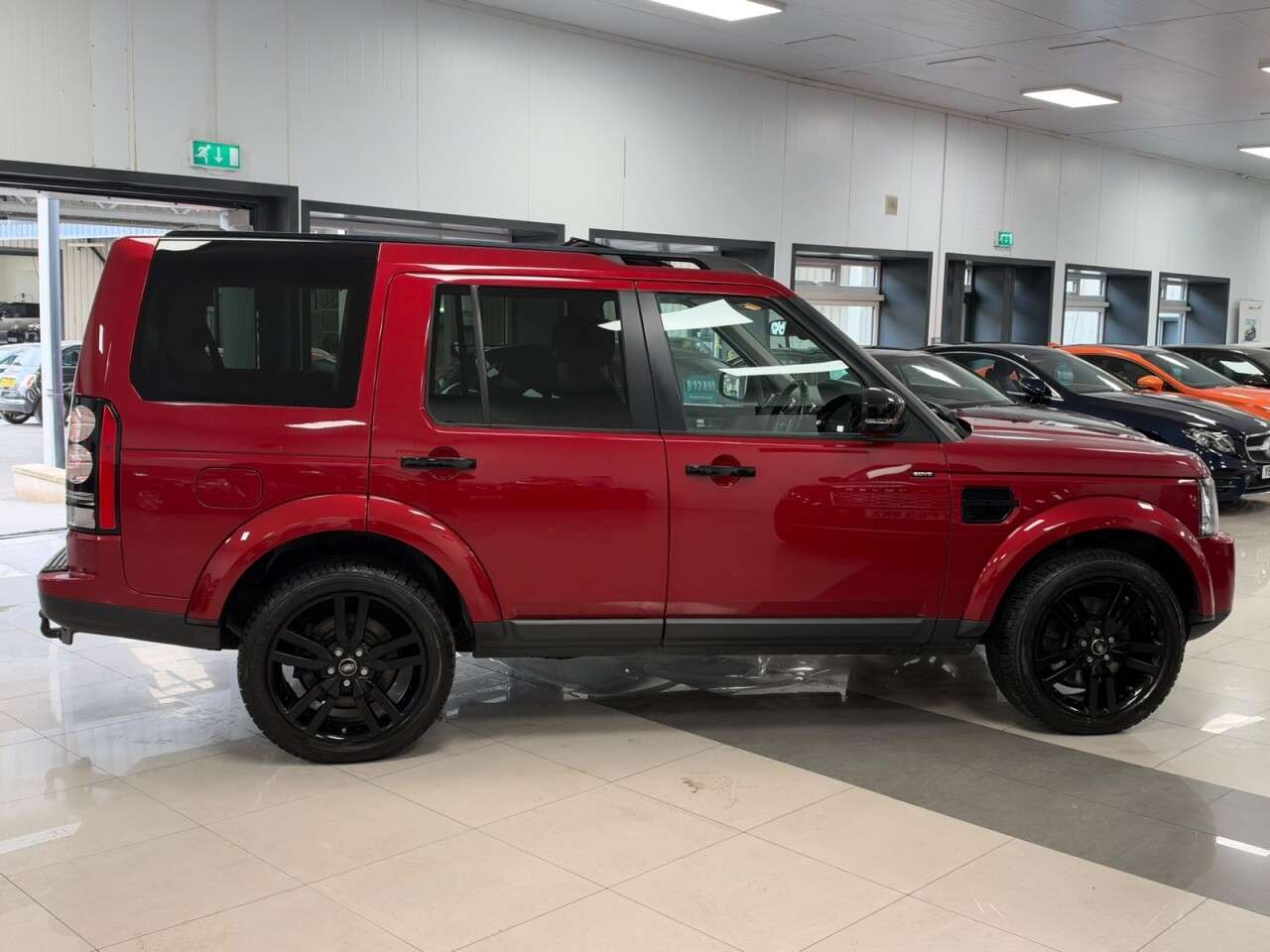 A 2015 LAND ROVER DISCOVERY 4 3.0 SD V6 HSE Luxury SUV 5dr Diesel Auto 4WD Euro 5 (s/s) (255 bhp) MERIDIA A 2015 LAND ROVER DISCOVERY 4 3.0 SD V6 HSE Luxury SUV 5dr Diesel Auto 4WD Euro 5 (s/s) (255 bhp) MERIDIA