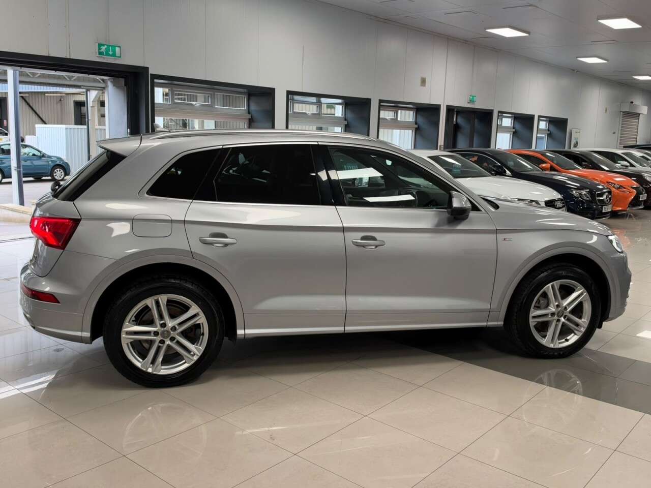 A 2018 AUDI Q5 2.0 TDI S line SUV 5dr Diesel S Tronic quattro Euro 6 (s/s) (190 ps) S TRON A 2018 AUDI Q5 2.0 TDI S line SUV 5dr Diesel S Tronic quattro Euro 6 (s/s) (190 ps) S TRON
