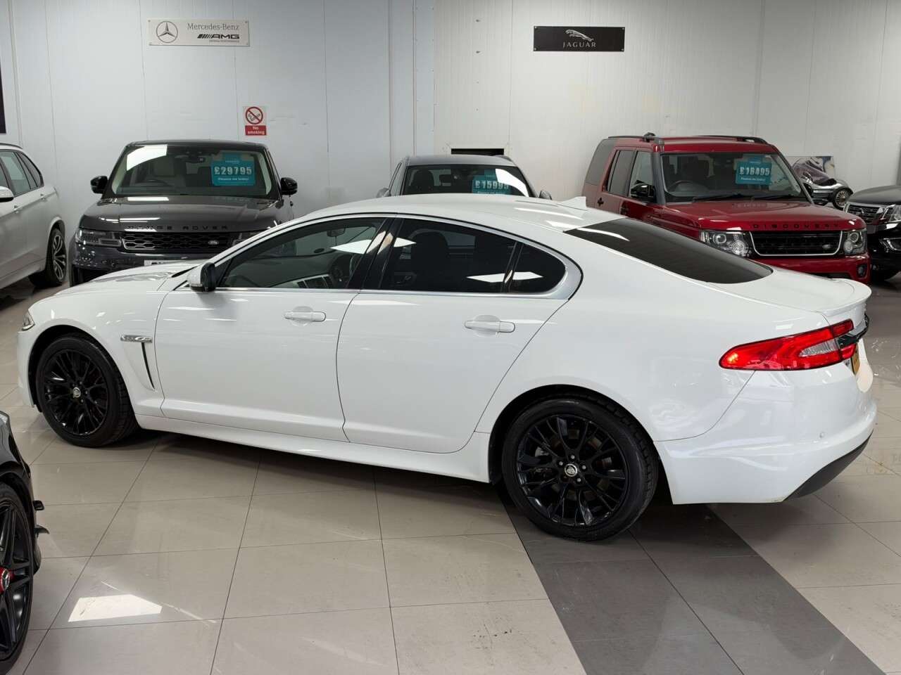 A 2013 JAGUAR XF 2.2d Sport Saloon 4dr Diesel Auto Euro 5 (s/s) (200 ps) A 2013 JAGUAR XF 2.2d Sport Saloon 4dr Diesel Auto Euro 5 (s/s) (200 ps)