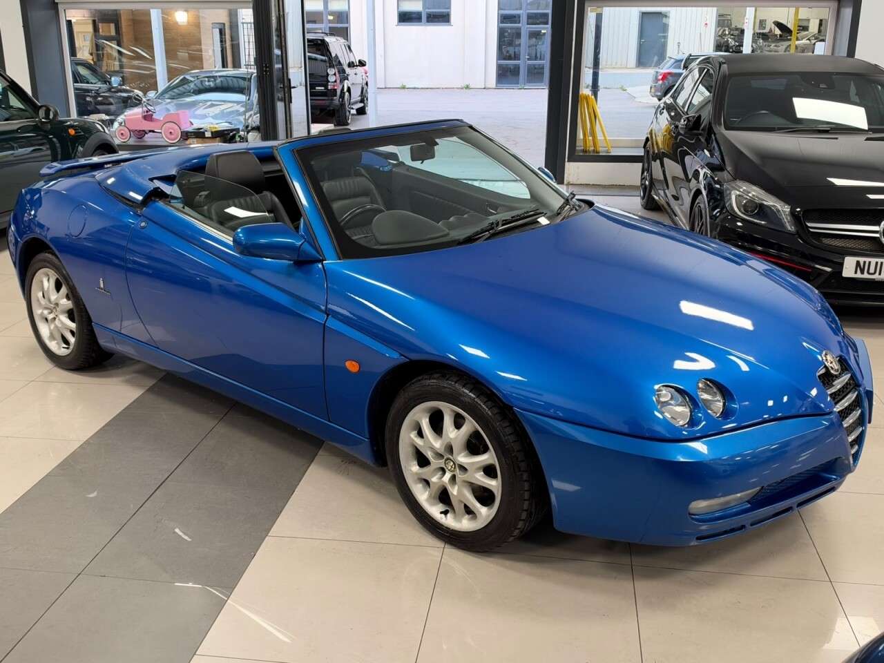 A 2004 ALFA ROMEO SPIDER 2.0 JTS Lusso Convertible 2dr Petrol Manual (220 g/km, 165 bhp) A 2004 ALFA ROMEO SPIDER 2.0 JTS Lusso Convertible 2dr Petrol Manual (220 g/km, 165 bhp)