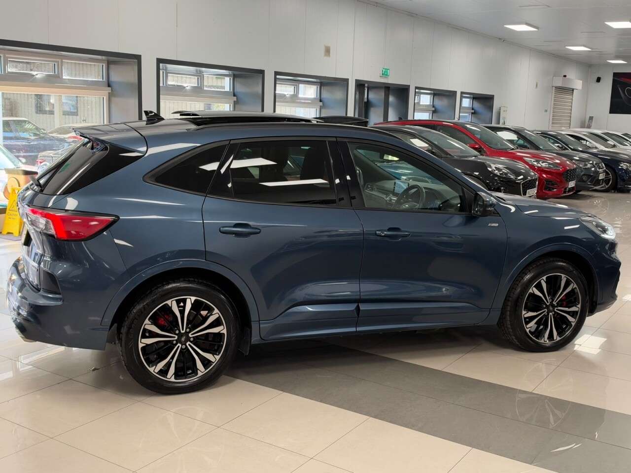 A 2022 FORD KUGA 2.5 Duratec 14.4kWh ST-Line X Edition SUV 5dr Petrol Plug-in Hybrid CVT Eur A 2022 FORD KUGA 2.5 Duratec 14.4kWh ST-Line X Edition SUV 5dr Petrol Plug-in Hybrid CVT Eur