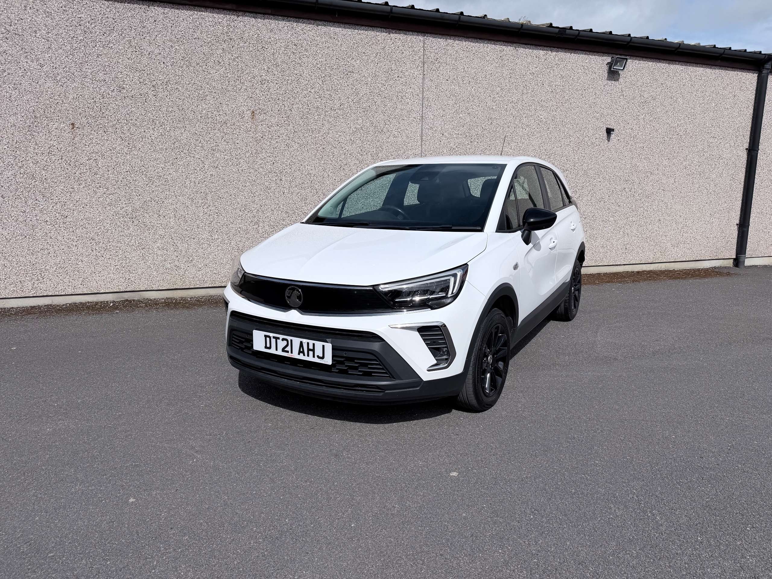 A 2021 VAUXHALL CROSSLAND 1.2 Turbo SE Nav Premium SUV 5dr Petrol Manual Euro 6 (s/s) (130 ps) A 2021 VAUXHALL CROSSLAND 1.2 Turbo SE Nav Premium SUV 5dr Petrol Manual Euro 6 (s/s) (130 ps)