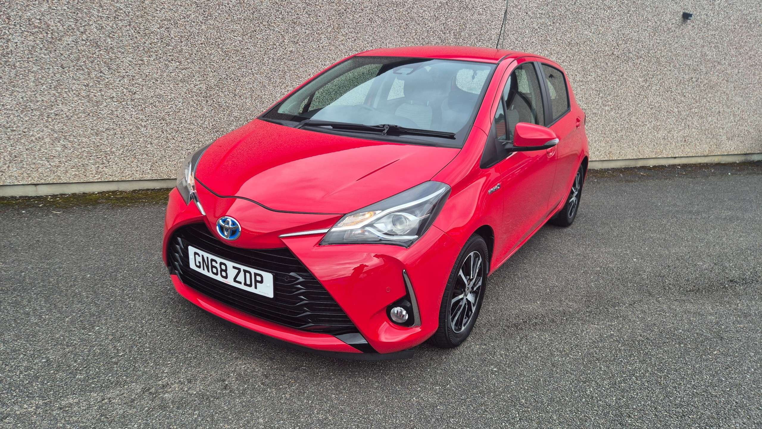 A 2018 TOYOTA YARIS 1.5 VVT-h Icon Tech Hatchback 5dr Petrol Hybrid E-CVT Euro 6 (s/s) (100 ps) A 2018 TOYOTA YARIS 1.5 VVT-h Icon Tech Hatchback 5dr Petrol Hybrid E-CVT Euro 6 (s/s) (100 ps)