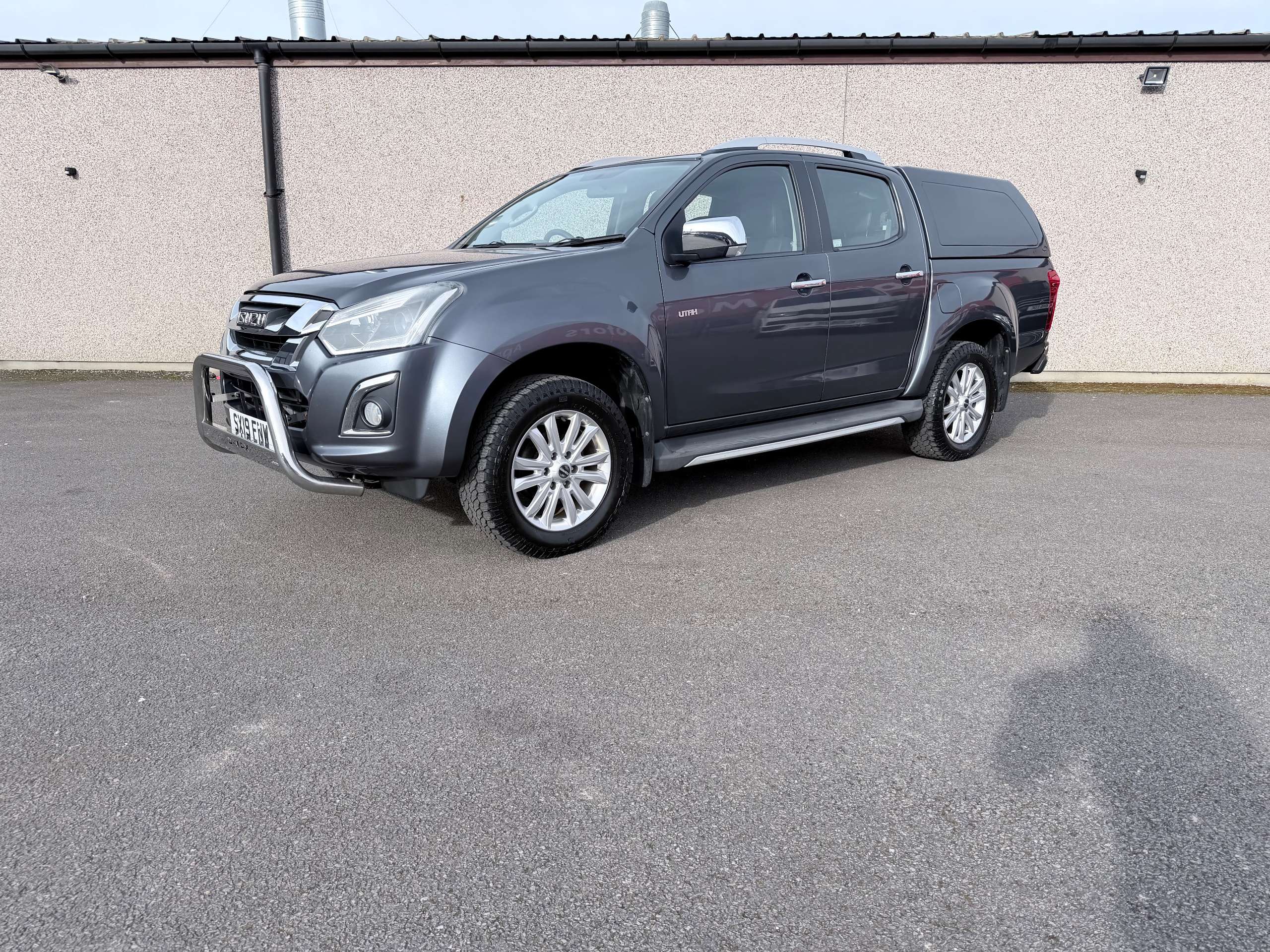 A 2019 ISUZU D-MAX 1.9 TD Utah Pickup Double Cab 4dr Diesel Auto 4WD Euro 6 (164 ps) A 2019 ISUZU D-MAX 1.9 TD Utah Pickup Double Cab 4dr Diesel Auto 4WD Euro 6 (164 ps)